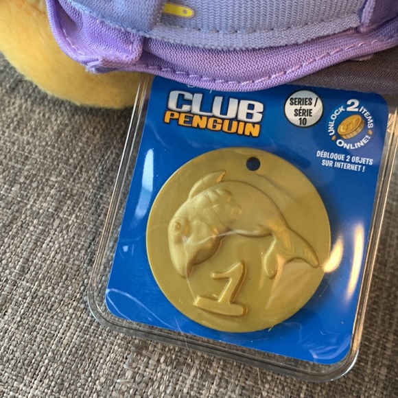 Club Penguin Series 10 Dot Plush with coin - Picture 2 of 4